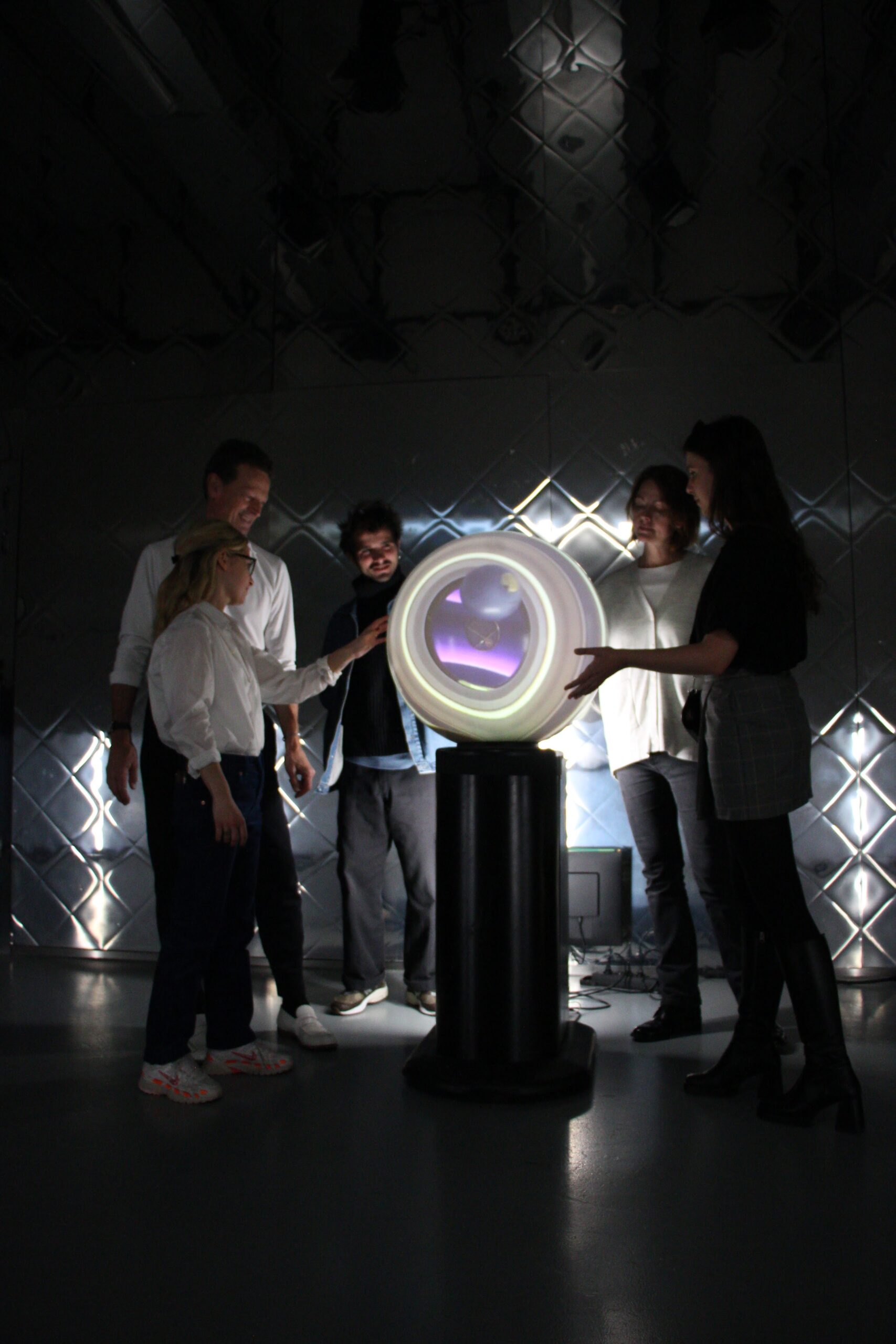 Visual and sensory experience on the ORA sphere, Shiny Gold